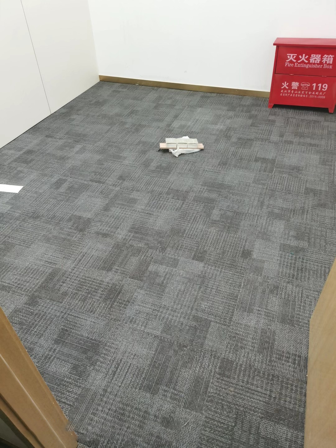 Custom Anti-slip Office Carpet Tiles Modern Design 3d Carpet