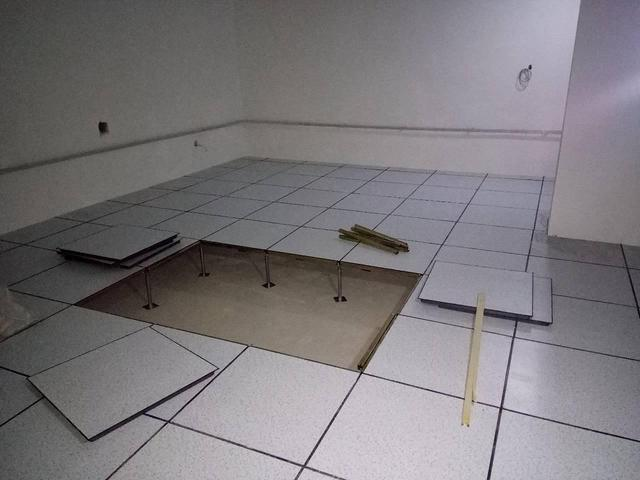 Strip Raised Access Floor.png